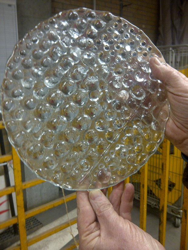 Glazen druppel uit lichtsculptuur Nationaal Songfestival 1969. Ontwerp: Freek Biesiot en Andries Copier. Collectie: Beeld en Geluid