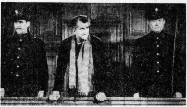 Daniel Gelin als Han van Meegeren op de filmset van de Amsterdamse rechtbank. Bron: De Telegraaf, 4-8-1965. Fotograaf: niet bekend